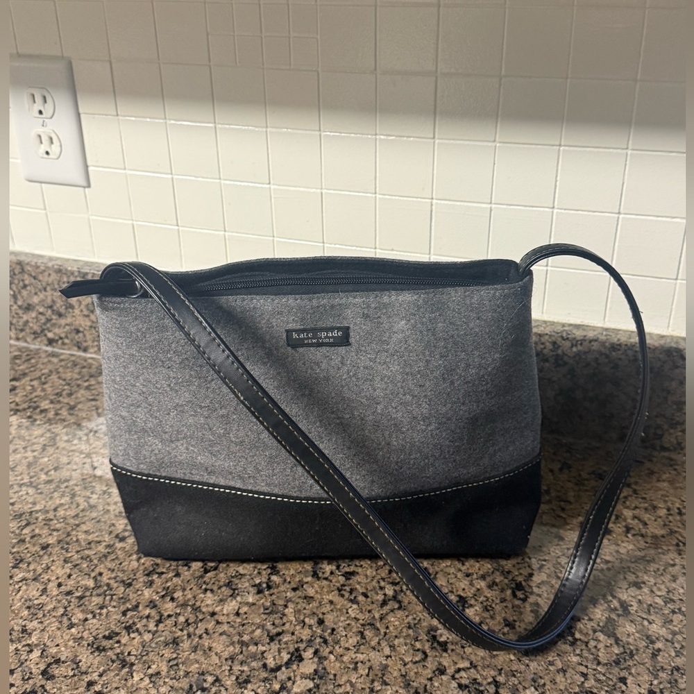 Kate Spade New York Stylish Retro Two-Tone Gray and Black Wool Purse